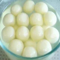 White Rasgulla (Cow Milk) - Food & Beverages supplier, exporter & wholesale manufacturer
